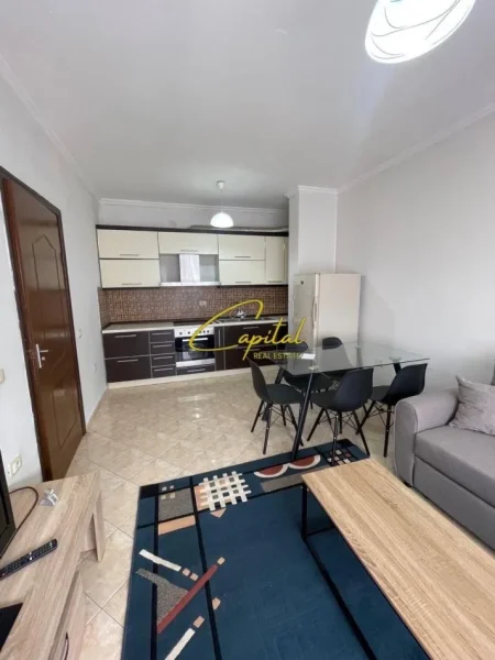Tirane, jepet me qera apartament 1+1 Kati 5, 61 m² 400 € (YZBERISHT)