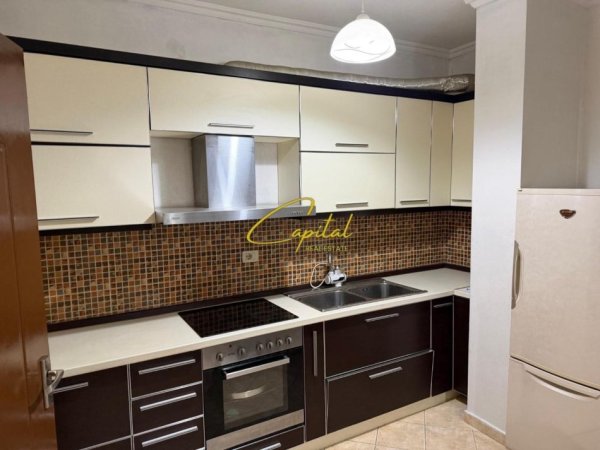 Tirane, jepet me qera apartament 1+1 Kati 5, 61 m² 400 € (YZBERISHT)