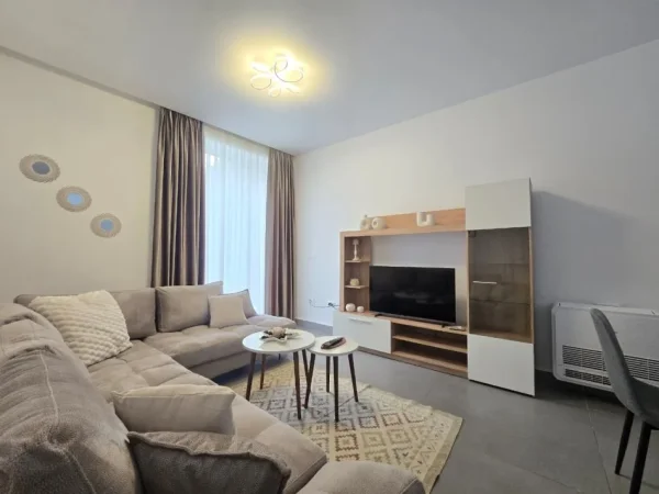 Tirane, jepet me qera apartament 2+1 Kati 1, 100 m² 1.200 € (Liqeni i Thate)