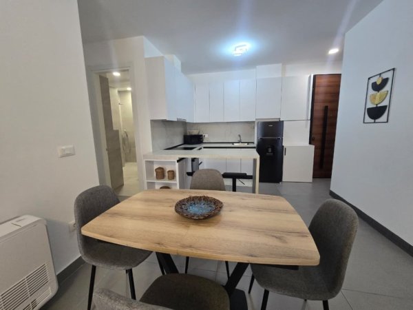 Tirane, jepet me qera apartament 2+1 Kati 1, 100 m² 1.200 € (Liqeni i Thate)