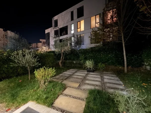 Tirane, jepet me qera apartament 2+1 Kati 1, 100 m² 1.200 € (Liqeni i Thate)