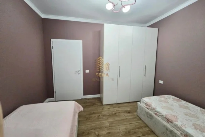 Tirane, jepet me qera apartament 3+1+Ballkon Kati 2, 160 m² 1.400 € (Liqeni Artificial)