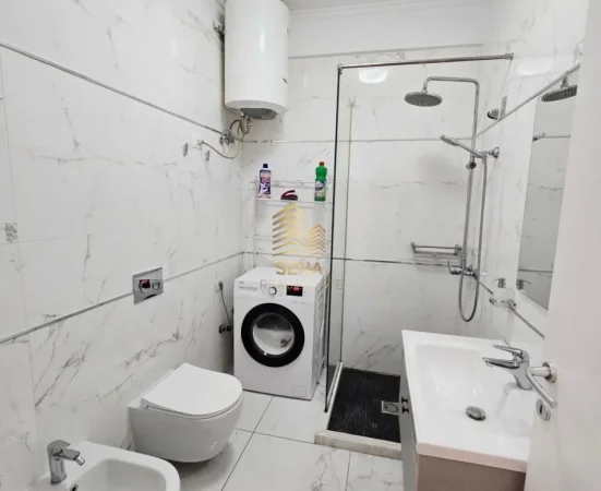 Tirane, jepet me qera apartament 3+1+Ballkon Kati 2, 160 m² 1.400 € (Liqeni Artificial)