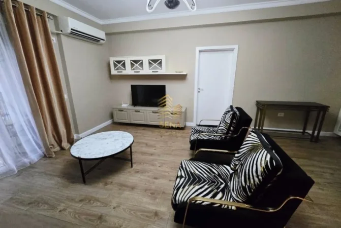 Tirane, jepet me qera apartament 3+1+Ballkon Kati 2, 160 m² 1.400 € (Liqeni Artificial)