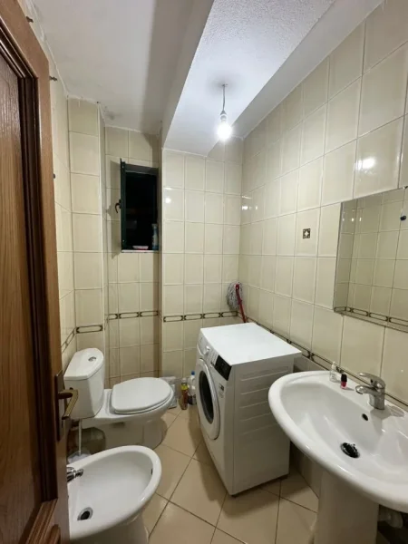Tirane, jepet me qera apartament 2+1+Aneks+Ballkon Kati 2, 90 m² 720 € (Rruga Dora Distria)
