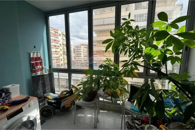 Vlore, jepet me qera apartament 2+1 Kati 6, 110 m² 600 € (Blv. Ismail Qemali,Skele, Vlore)