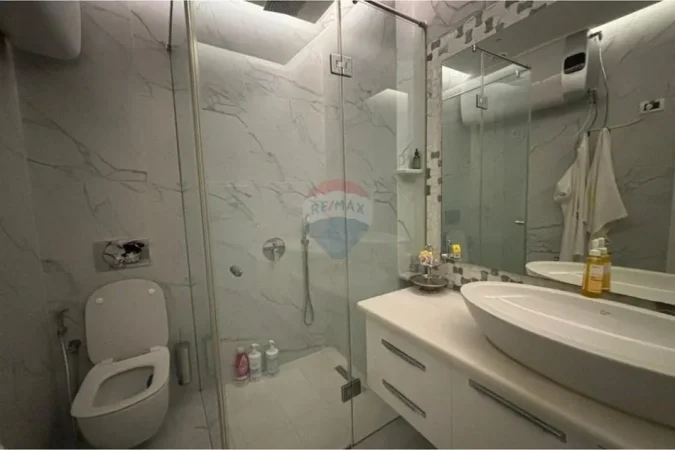 Vlore, jepet me qera apartament 2+1 Kati 6, 110 m² 600 € (Blv. Ismail Qemali,Skele, Vlore)