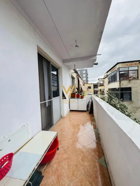 Tirane, jepet me qera apartament 1+1+Ballkon Kati 5, 80 m² 750 € (STADIUMI DINAMO)