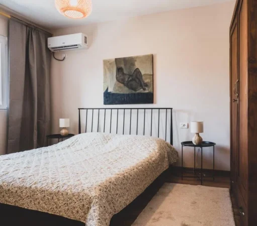 Tirane, jepet me qera apartament 1+1 Kati 4, 70 m² 650 € (Rruga Fortuzi)