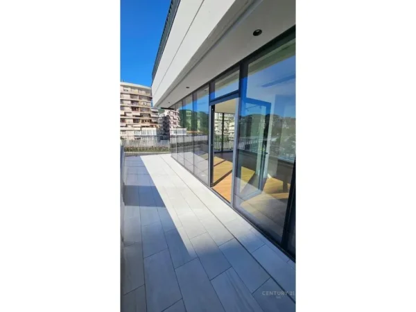 Tirane, jepet me qera apartament 2+1 Kati 3, 135 m² 1.800 € (Lake view)