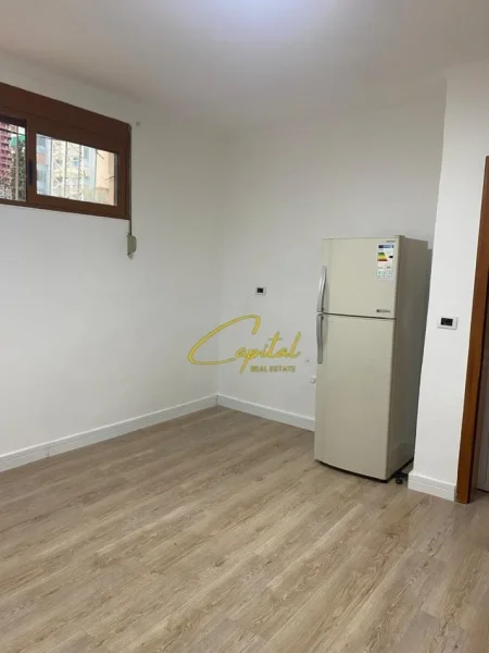 Tirane, jepet me qera ambjent biznesi Kati 0, 30 m² 370 € (MYSLYM SHYRI)