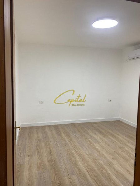 Tirane, jepet me qera ambjent biznesi Kati 0, 30 m² 370 € (MYSLYM SHYRI)
