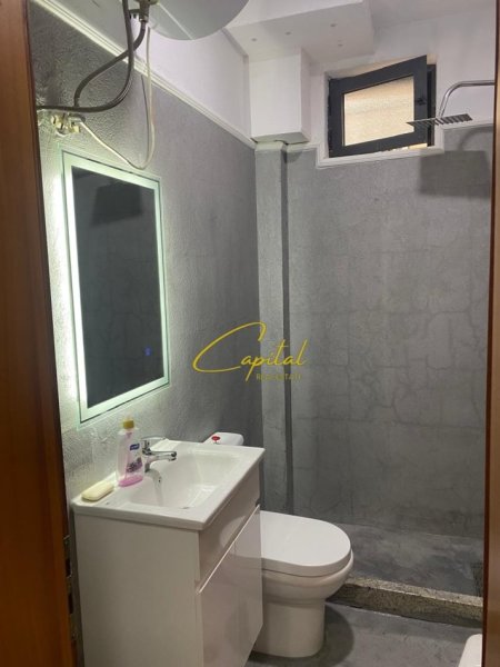 Tirane, jepet me qera ambjent biznesi Kati 0, 30 m² 370 € (MYSLYM SHYRI)