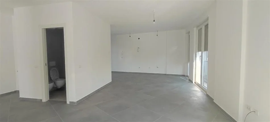 Tirane, jepet me qera zyre Kati 5, 220 m² 2.500 € (QENDER 9 KATESHET)