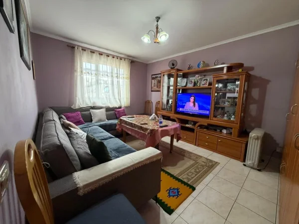 Tirane, shitet apartament 2+1+Ballkon Kati 4, 73 m² 128.000 € (Rruga Irfan Tomini)