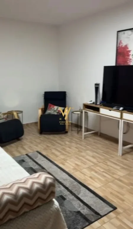 Tirane, jepet me qera apartament 1+1+Ballkon Kati 5, 70 m² 470 € (MYSLYM SHYRI)