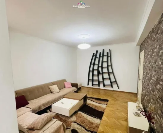 Tirane, jepet me qera apartament 3+1 Kati 1, 125 m² 680 € (rruga Eshref Frasheri)