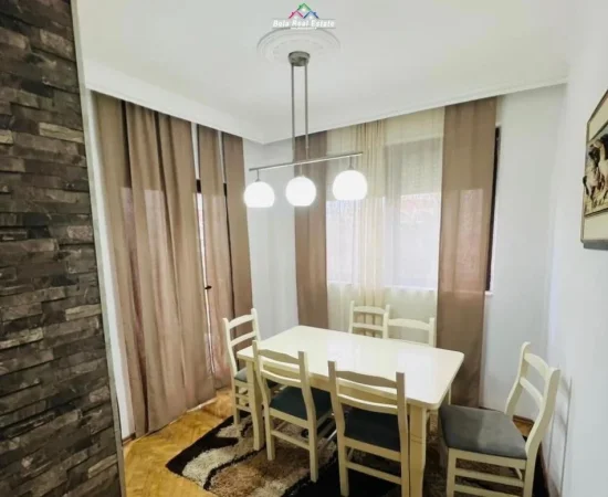 Tirane, jepet me qera apartament 3+1 Kati 1, 125 m² 680 € (rruga Eshref Frasheri)