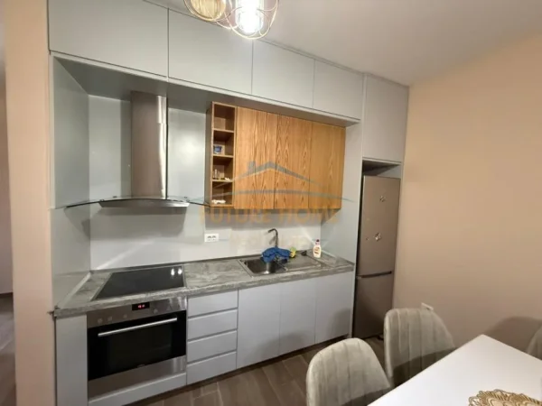 Qera, Apartament 2+1+2+Post Parkimi,Kodra e Diellit,Tiranë 1,000 €, Prestige64129