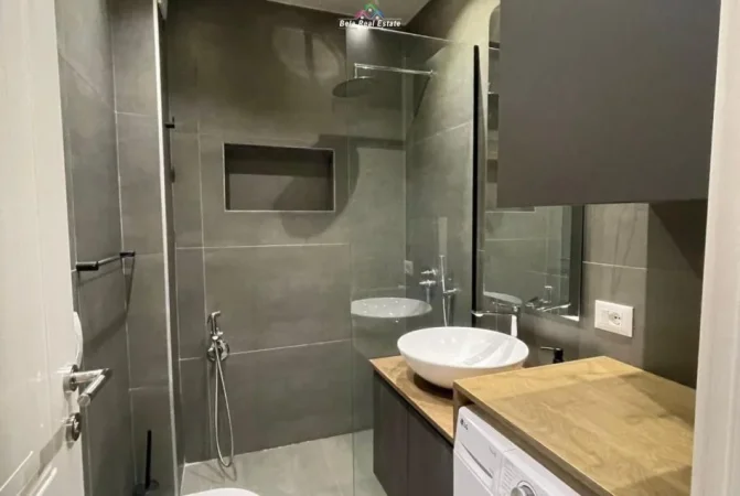 Tirane, jepet me qera apartament 2+1 Kati 2, 80 m² 630 € (selite xhamia)