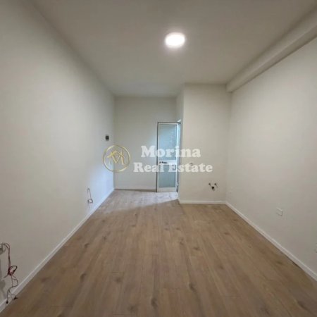 Tirane, jepet me qera ambjent biznesi Kati 1, 20 m² 500 € (Sheshi Willson)