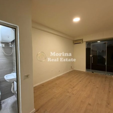 Tirane, jepet me qera ambjent biznesi Kati 1, 20 m² 500 € (Sheshi Willson)