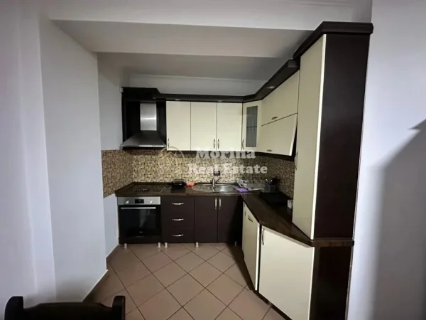 Tirane, jepet me qera apartament 2+1 Kati 2, 90 m² 720 € (Liqeni Artificial)