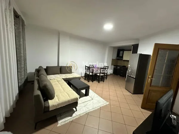 Tirane, jepet me qera apartament 2+1 Kati 2, 90 m² 720 € (Liqeni Artificial)