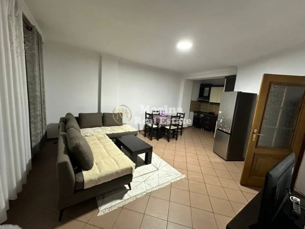 Tirane, jepet me qera apartament 2+1 Kati 2, 90 m² 720 € (Liqeni Artificial)