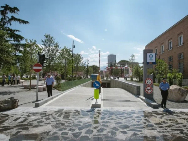 Tirane, shitet apartament Kati 4, 59 m² 149.000 € (Rruga Cameria, prane Postes Qendrore)