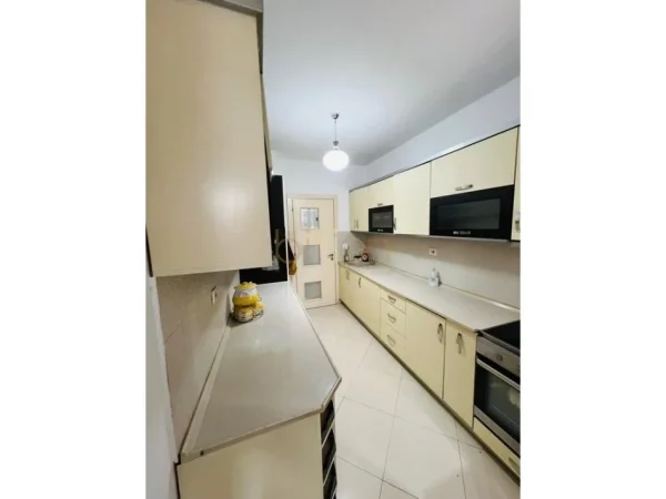 Tirane, jepet me qera 3+1+Ballkon , 125 m² 650 € (Don Bosco)