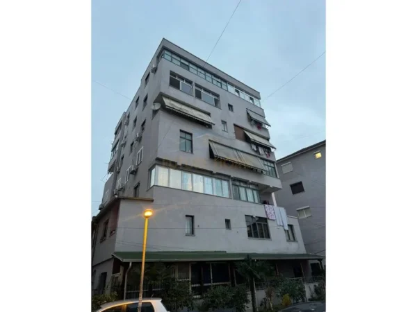 Tirane, shitet apartament 1+1+Ballkon Kati 6, 80 m² 160.000 € (Kryqeyimi 21 Dhjetorit)