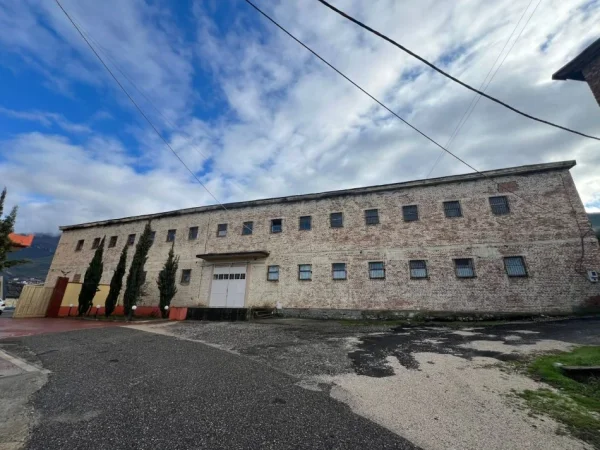 Tirane, jepet me qera ambjent biznesi Kati 2, 414 m² 1.000 € (RRUGA E ARBRIT FUNDJAVE NDRYSHE)