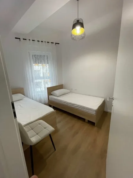 Tirane, jepet me qera apartament 2+1+Ballkon Kati 5, 77 m² (Rruga Pasho Hysa)
