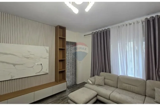 jepet me qera apartament 1+1+Ballkon Kati 7, 70 m² 700 € (Zogu i zi)