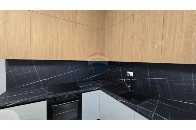 jepet me qera apartament 1+1+Ballkon Kati 7, 70 m² 700 € (Zogu i zi)