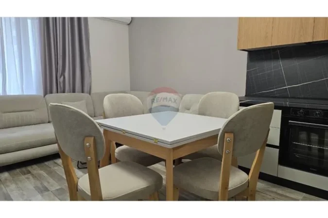 jepet me qera apartament 1+1+Ballkon Kati 7, 70 m² 700 € (Zogu i zi)