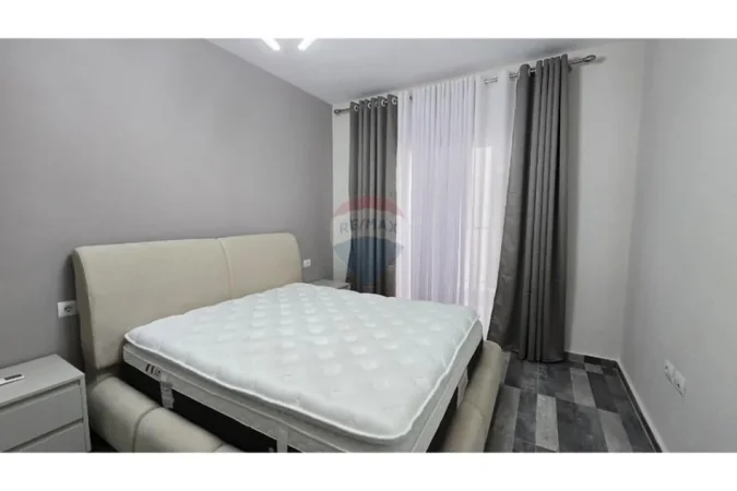 jepet me qera apartament 1+1+Ballkon Kati 7, 70 m² 700 € (Zogu i zi)