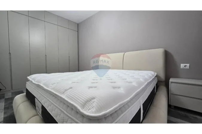 jepet me qera apartament 1+1+Ballkon Kati 7, 70 m² 700 € (Zogu i zi)