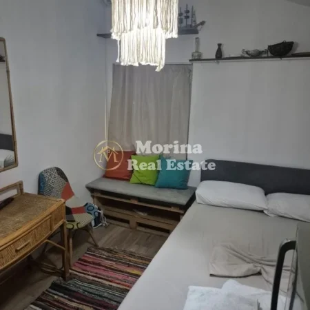 Tirane, jepet me qera garsonier Kati 3, 28 m² 250 € (Shkolla e Bashkuar)