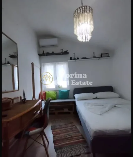 Tirane, jepet me qera garsonier Kati 3, 28 m² 250 € (Shkolla e Bashkuar)