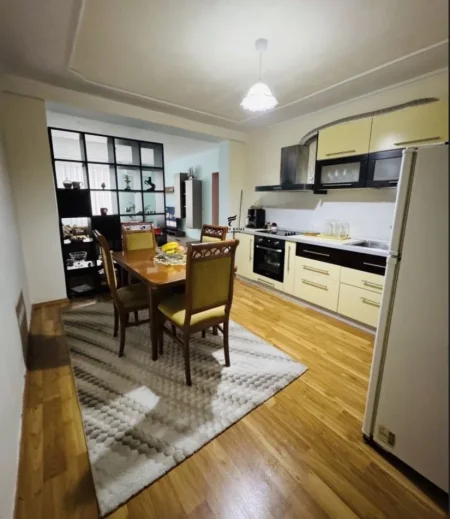 Tirane, jepet me qera apartament 1+1 Kati 5, 80 m² 750 € (STADIUMI DINAMO)