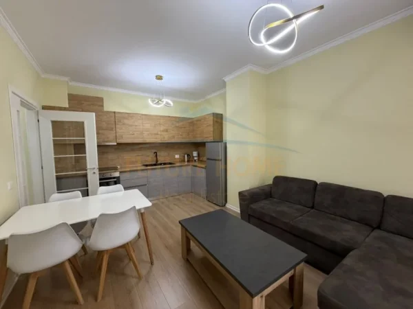 Shqiperi, jepet me qera apartament 2+1 Kati 4, 95 m² 550 € 