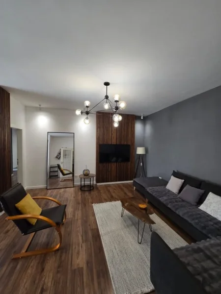 Tirane, jepet me qera apartament 2+1+Aneks+Ballkon Kati 3, 94 m² 1.100 € (LIQENI I THATE)