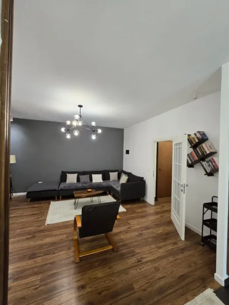 Tirane, jepet me qera apartament 2+1+Aneks+Ballkon Kati 3, 94 m² 1.100 € (LIQENI I THATE)