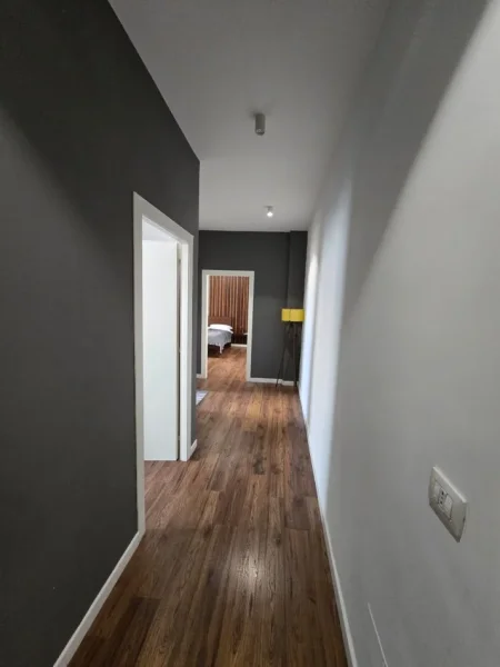 Tirane, jepet me qera apartament 2+1+Aneks+Ballkon Kati 3, 94 m² 1.100 € (LIQENI I THATE)