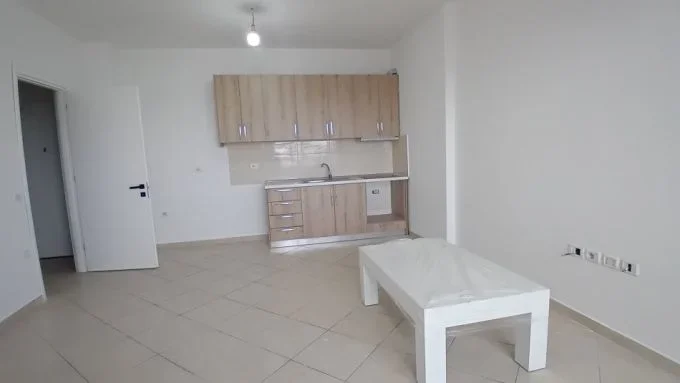 Tirane, jepet me qera apartament 1+1+Aneks+Ballkon Kati 8, 70 m² 350 € (astir)