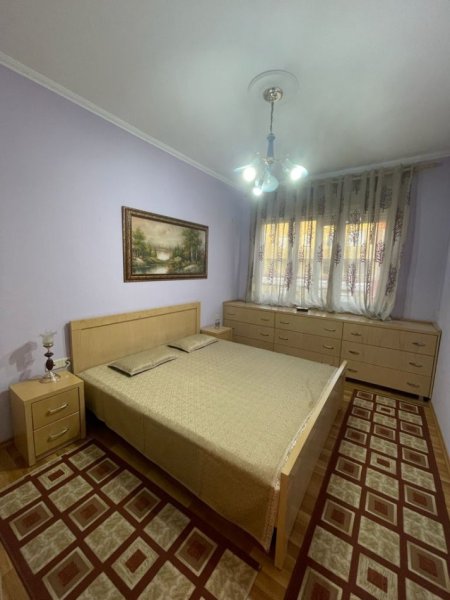 Tirane, jepet me qera 2+1 Kati 7, 110 m² 550 € 