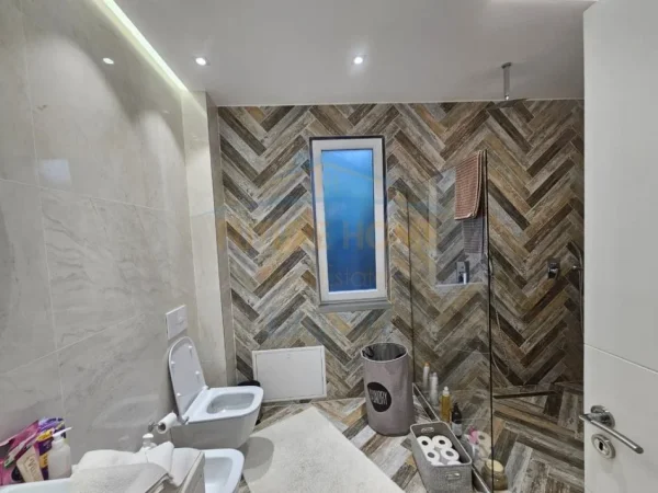 Tirane, shitet Vile 3 Katshe Kati 0, 278 m² 690.000 € (Peze)