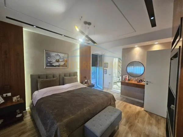 Tirane, shitet Vile 3 Katshe Kati 0, 278 m² 690.000 € (Peze)
